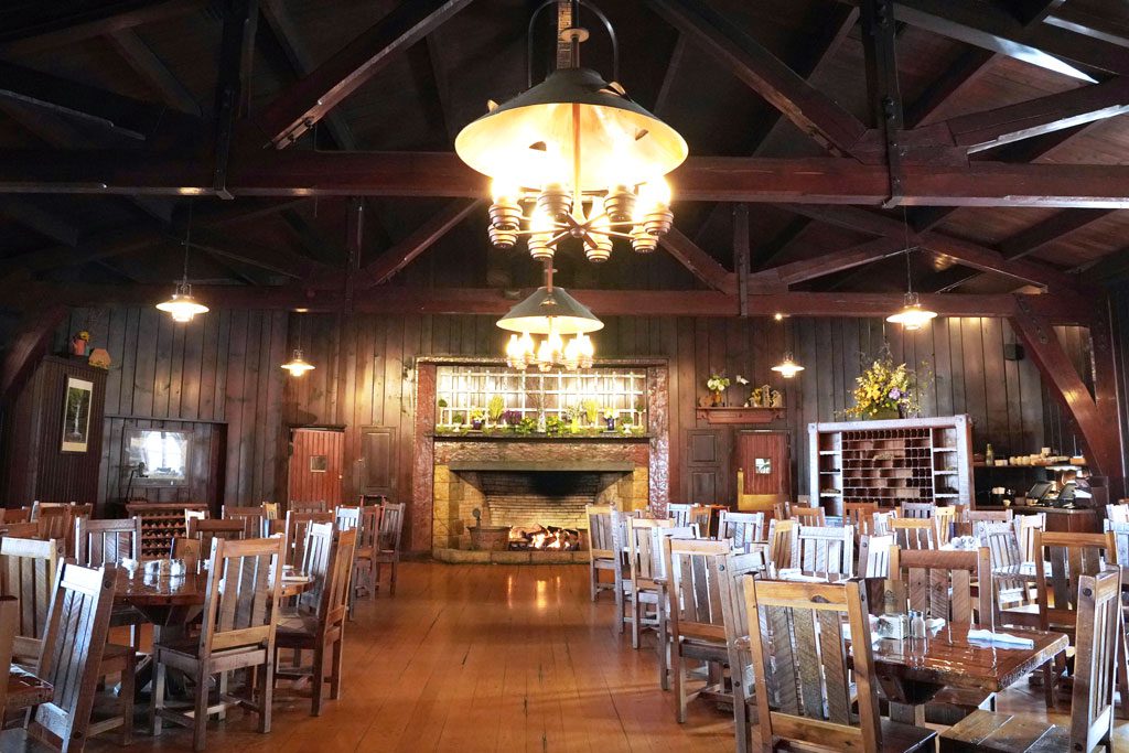 Starved-Rock-Lodge-dining